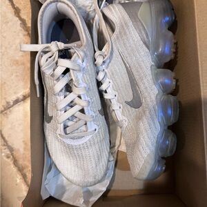Nike VaporMax Flyknit Light Gray Sneakers